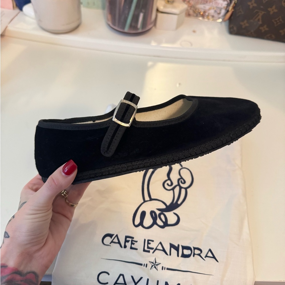 Cayumas Boheme Nero Flats size 37. Made in Italy. Never worn.